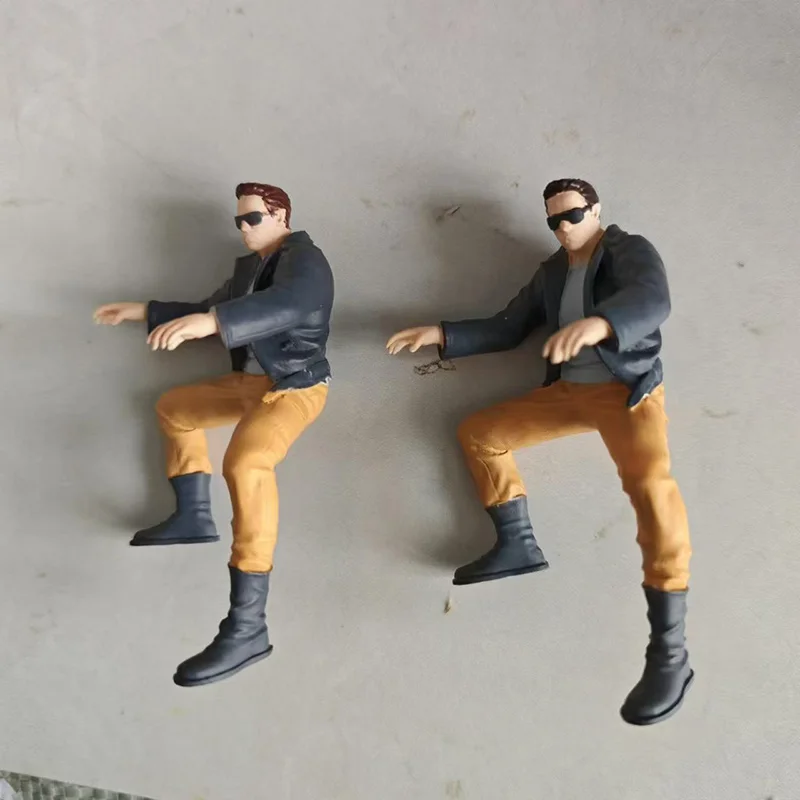 1:18 Scale Diecast Motorcycle Model with Rider 2 1:18 Scale Diecast Motorcycle Model with Rider - Image 2