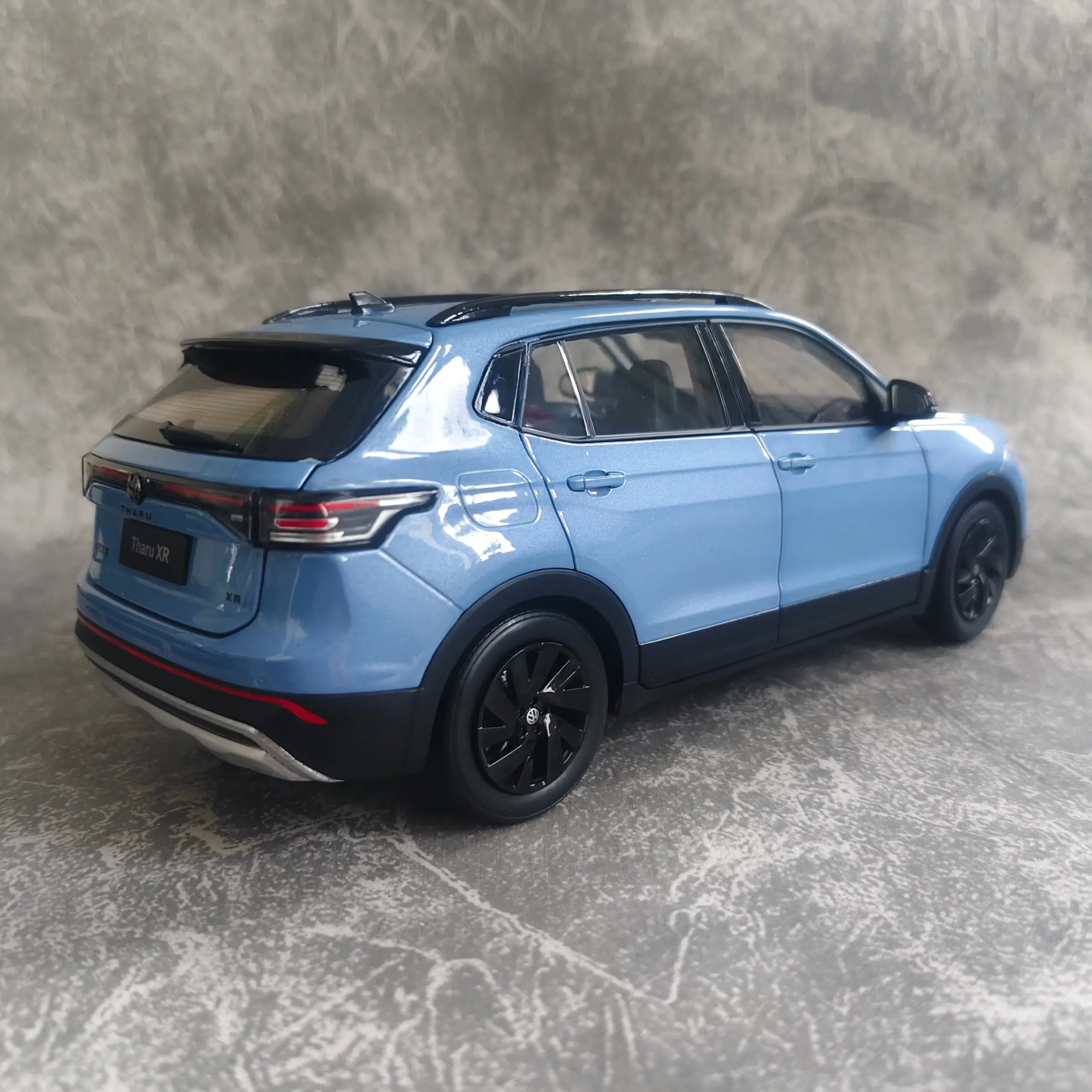 1/18 Tharu XR Diecast Model Car in Blue 3 1/18 Tharu XR Diecast Model Car in Blue - Image 3