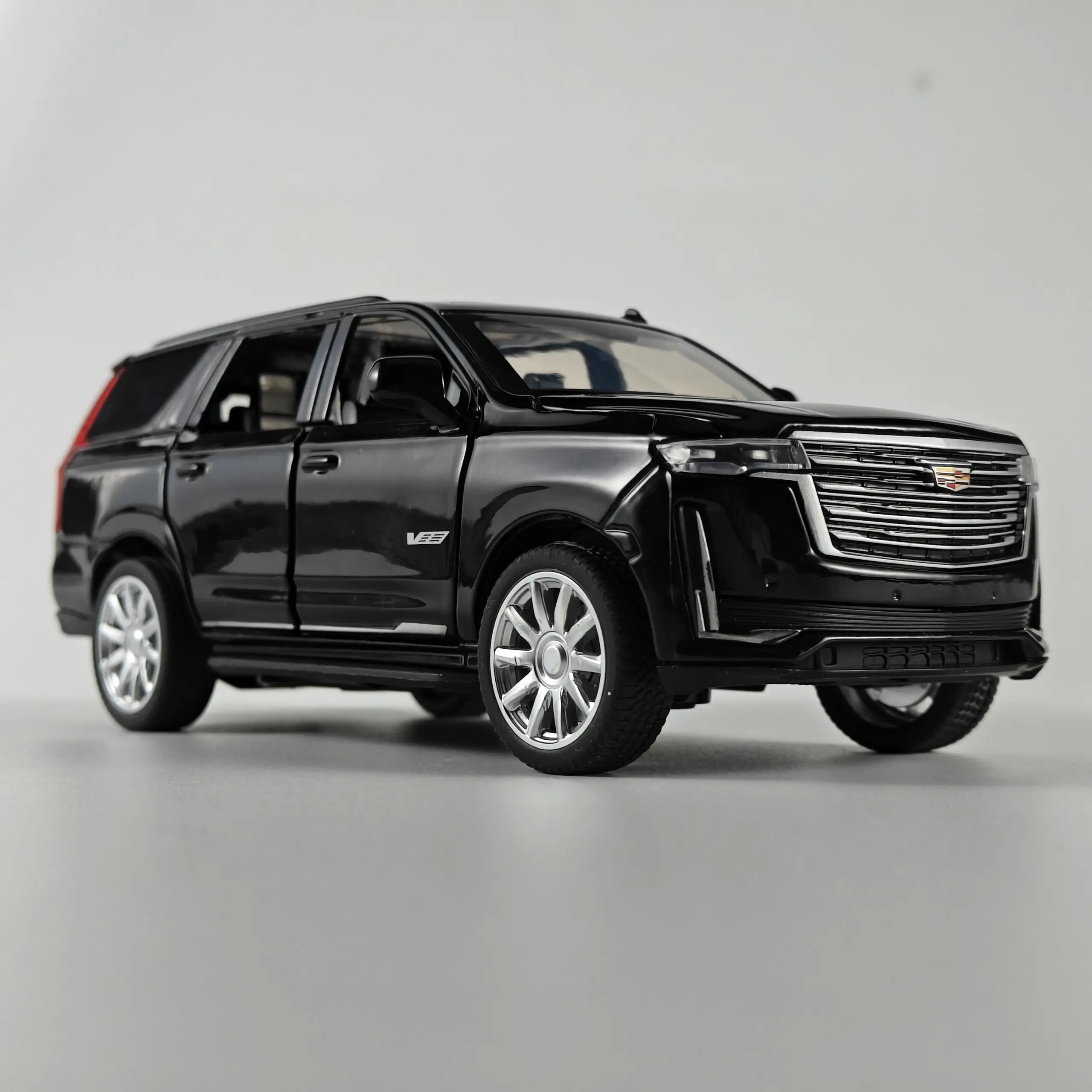 Diecast Cadillac Escalade 1:32 Scale Model 5 Diecast Cadillac Escalade 1:32 Scale Model - Image 5