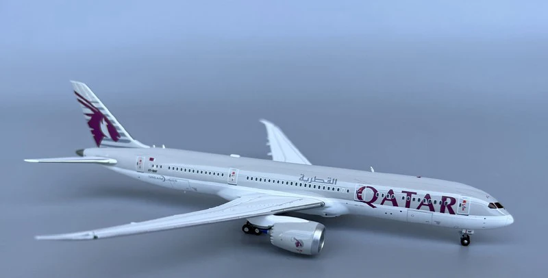 Qatar Airways Boeing 787-9 Diecast Model 1:400 3 Qatar Airways Boeing 787-9 Diecast Model 1:400 - Image 3