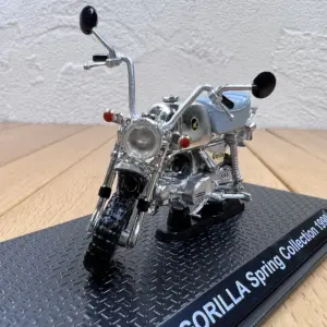 Honda 1999 Monkey Motorcycle Model 1:24 Scale