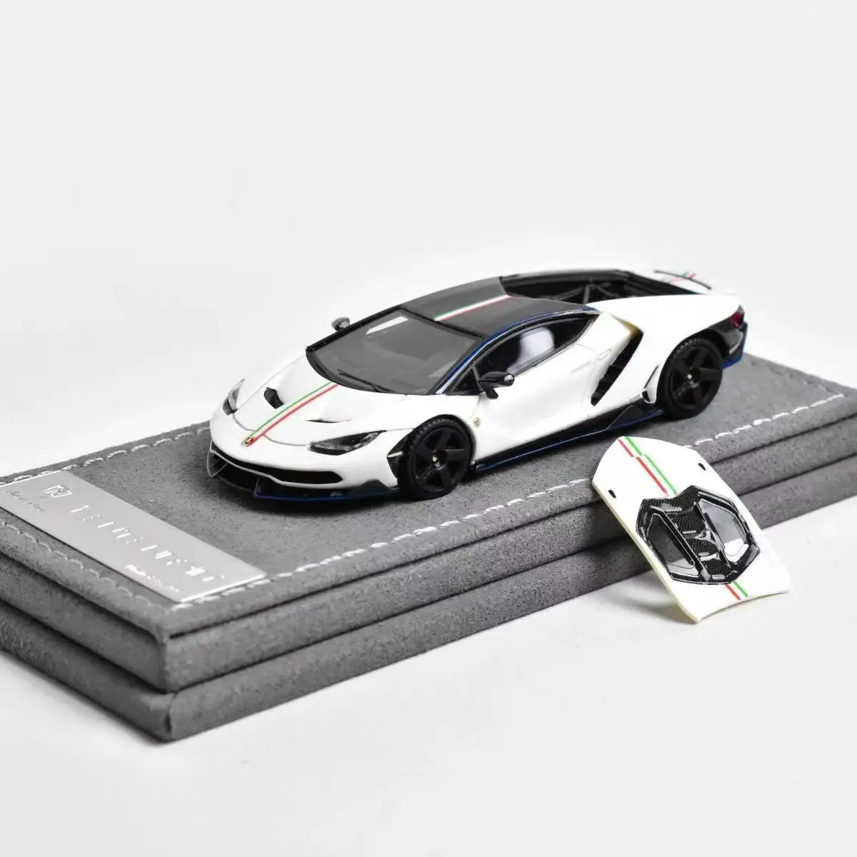 CentenaRio LP770-4 Diecast Model 1:64 Scale 7 CentenaRio LP770-4 Diecast Model 1:64 Scale - Image 7