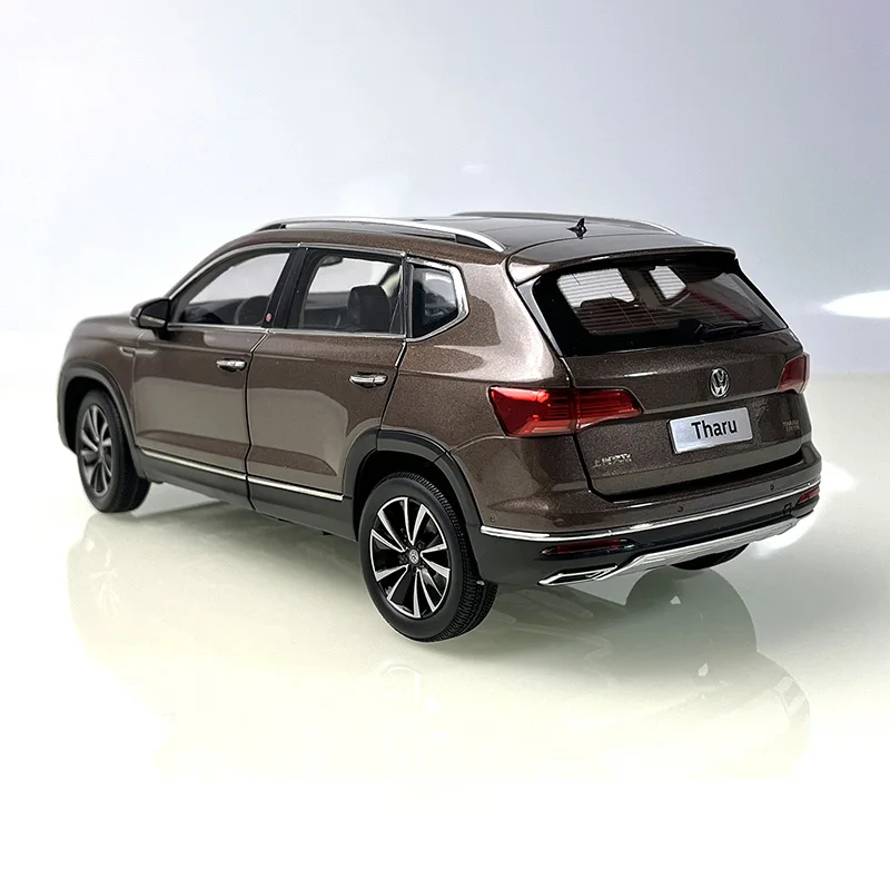 1:18 Scale Tharu 2019 SUV Diecast Model 4 1:18 Scale Tharu 2019 SUV Diecast Model - Image 4