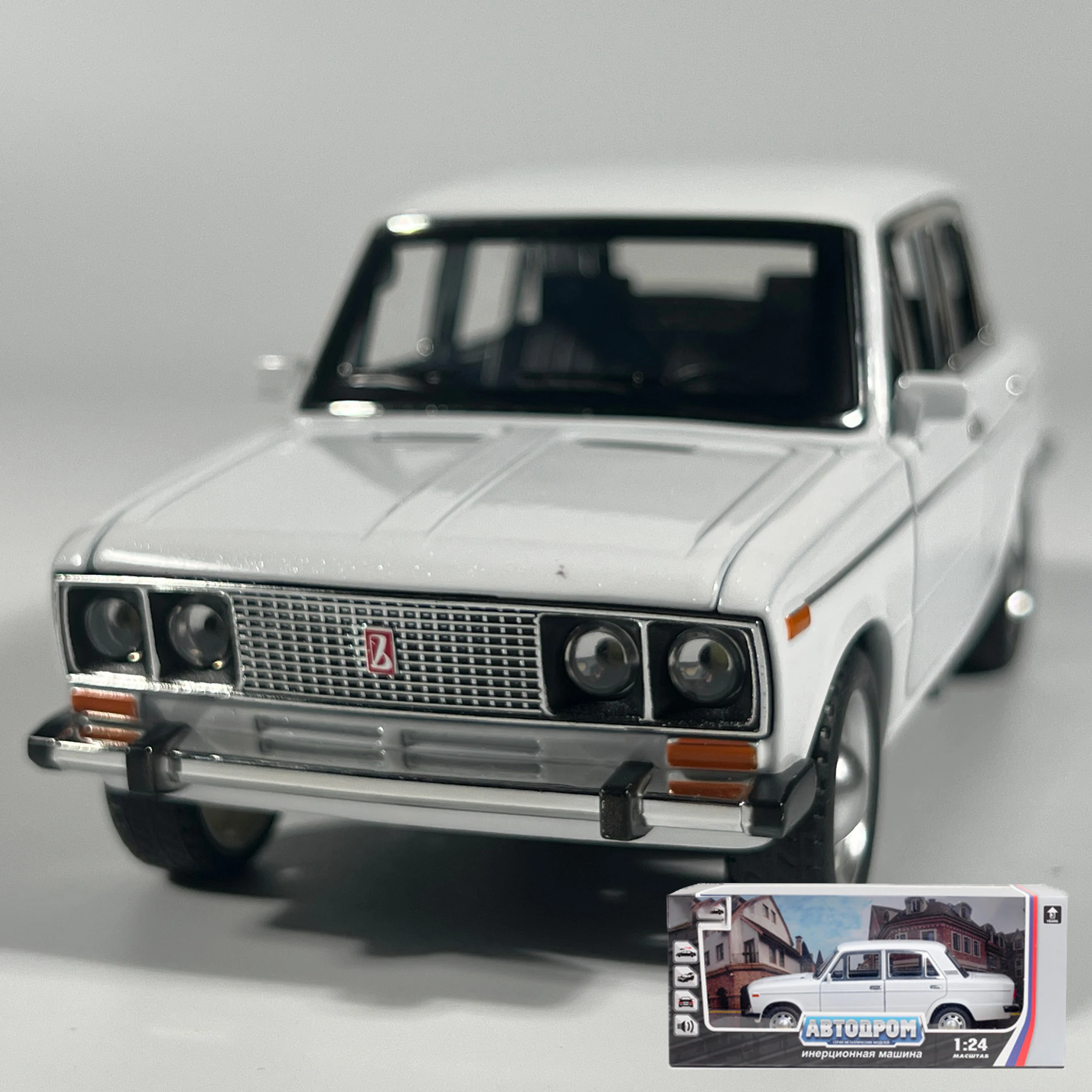 LADA 2106 1:24 Diecast Model Car with Sound 12 LADA 2106 1:24 Diecast Model Car with Sound - Image 12