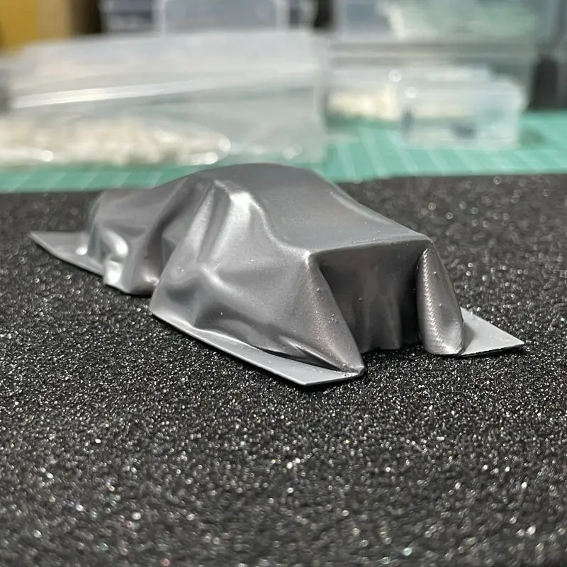 1:64 Scale Diorama Car Model with Garage Scene 2 1:64 Scale Diorama Car Model with Garage Scene - Image 2