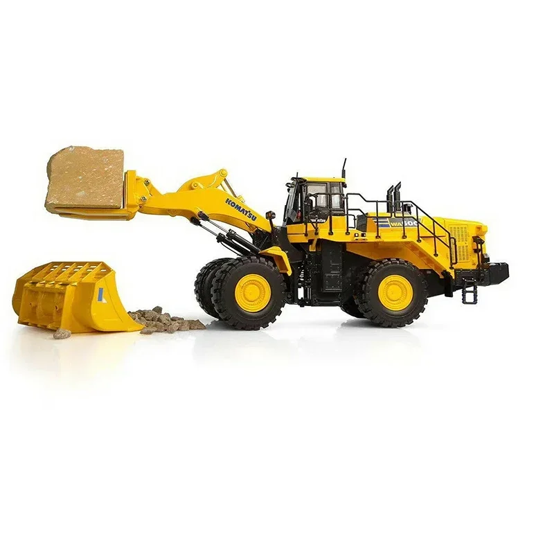 Komatsu WA600-8 Diecast Model with Accessories 3 Komatsu WA600-8 Diecast Model with Accessories - Image 3