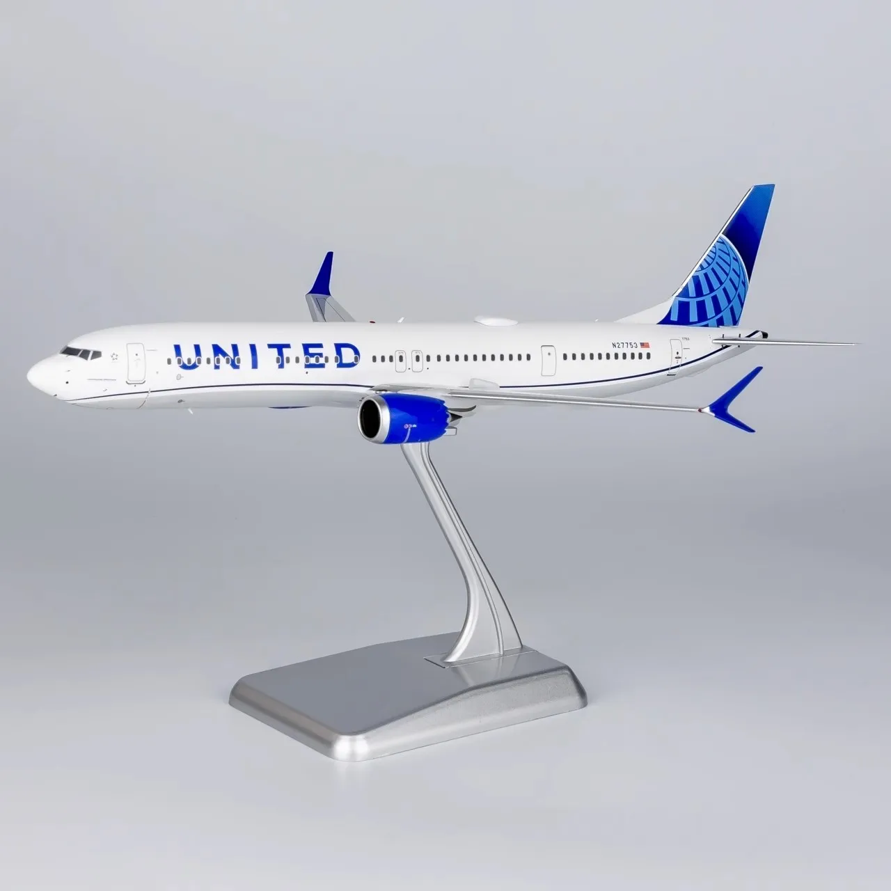 Boeing B737 MAX10 1/200 Scale Diecast Model 2 Boeing B737 MAX10 1/200 Scale Diecast Model - Image 2