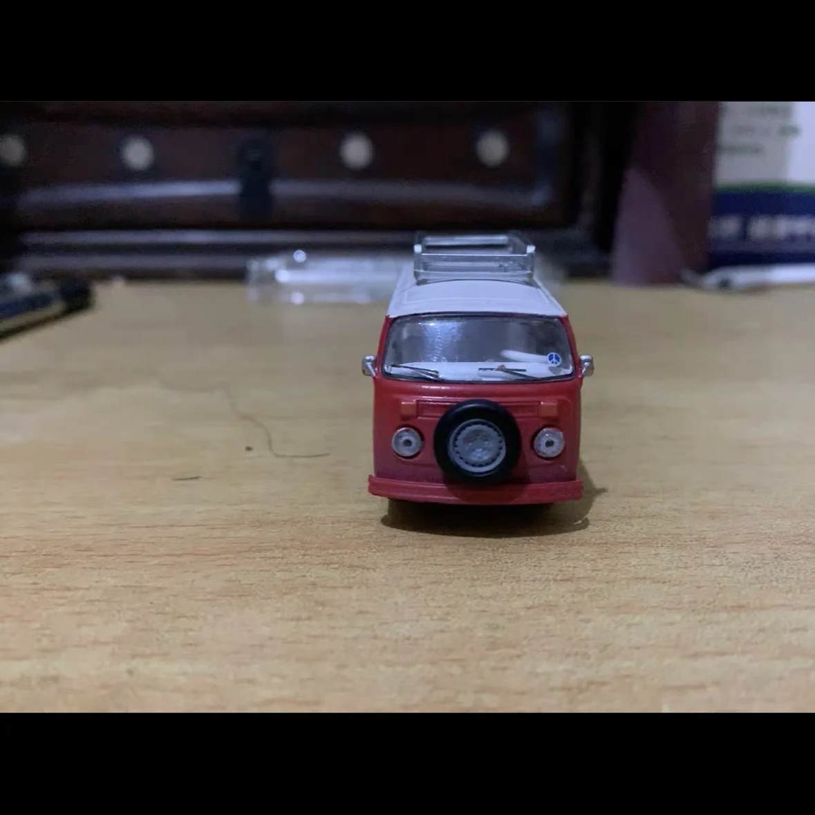 1973 Volkswagen Type 2 T2B Diecast Model 2 1973 Volkswagen Type 2 T2B Diecast Model - Image 2