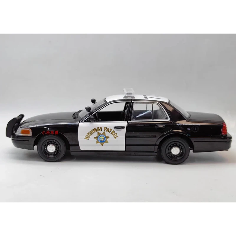 2008 Ford Crown Victoria Police Model 1:24 Scale 3 2008 Ford Crown Victoria Police Model 1:24 Scale - Image 3