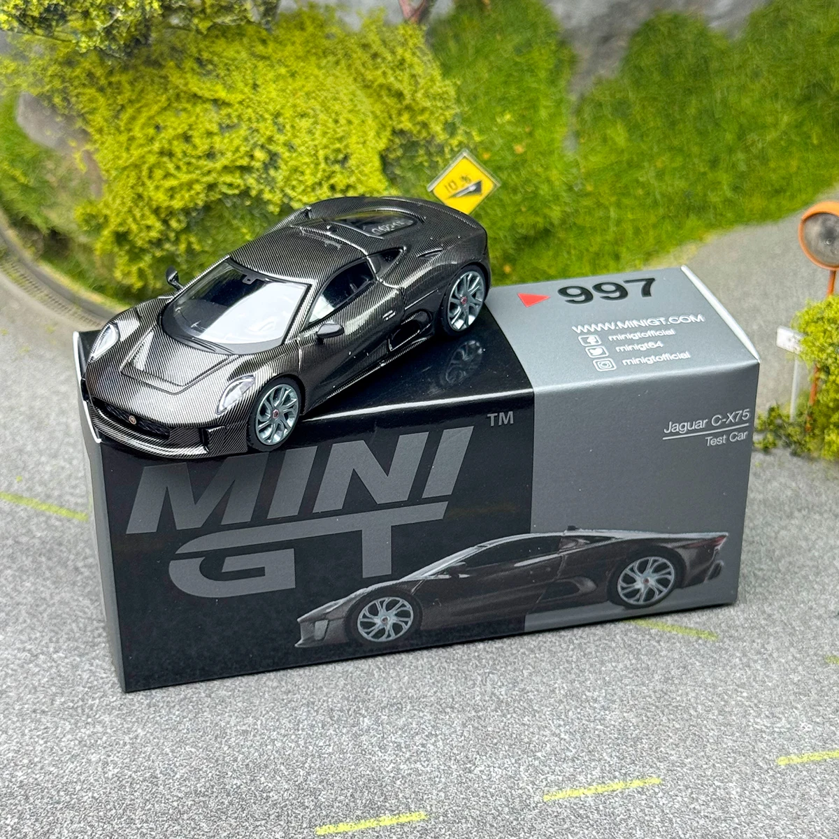 Jaguar C-X75 1:64 Diecast Metal Model 7 Jaguar C-X75 1:64 Diecast Metal Model - Image 7