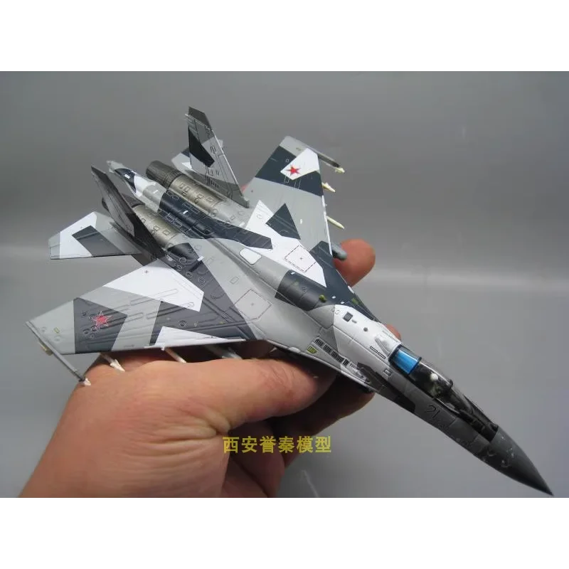 Diecast 1/100 Scale Russian Su-35 Model 2 Diecast 1/100 Scale Russian Su-35 Model - Image 2