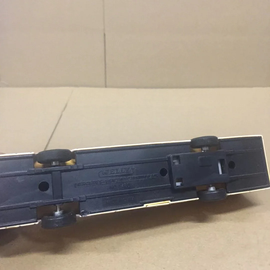 Welly 1/60 Scale Mercedes-Benz O 303 Coach 5 Welly 1/60 Scale Mercedes-Benz O 303 Coach - Image 5