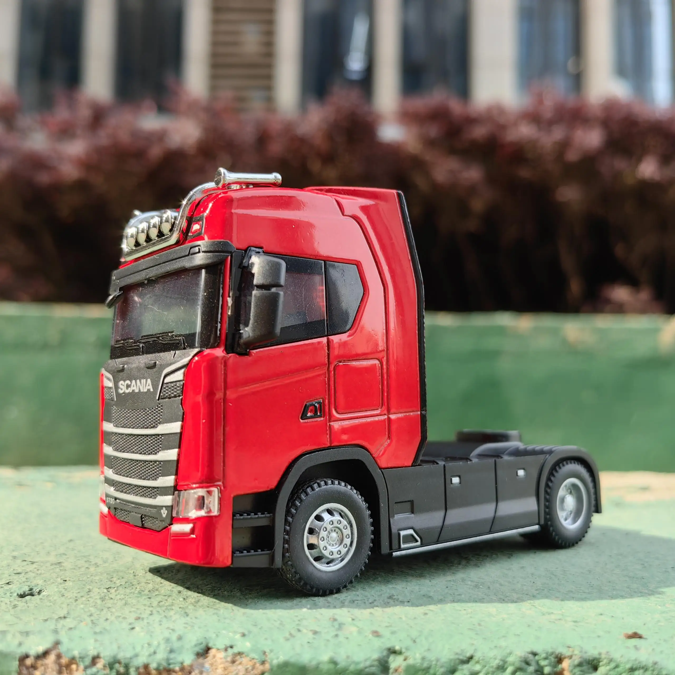 1/50 Scale Alloy Diecast Truck Model Red 7 1/50 Scale Alloy Diecast Truck Model Red - Image 7