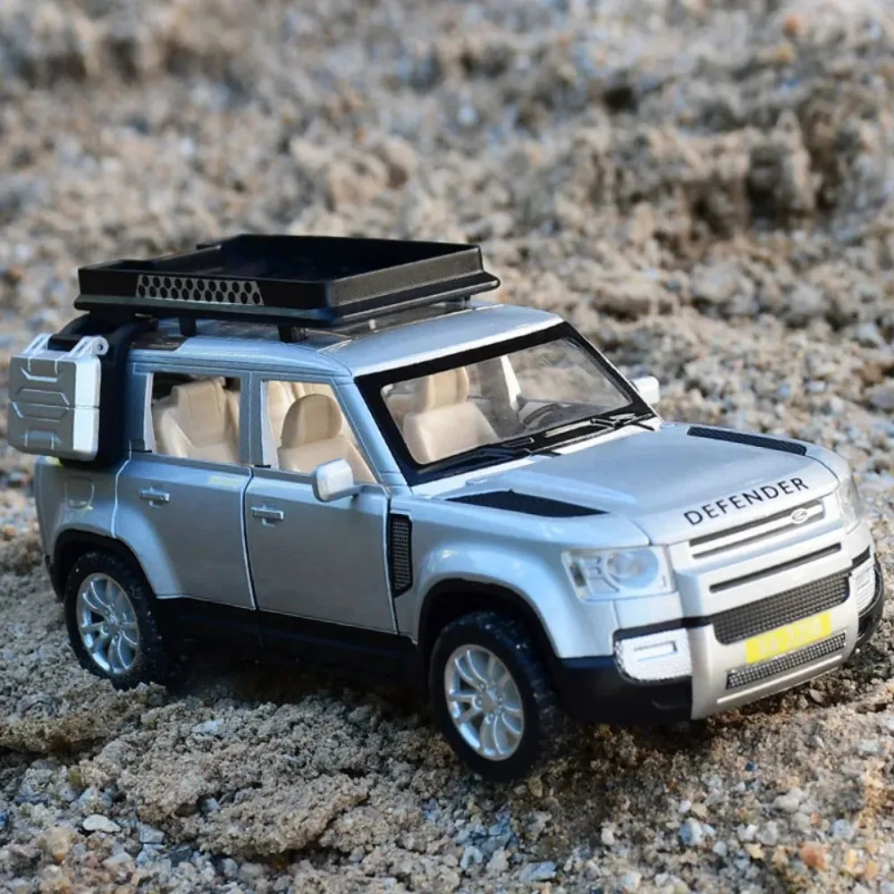 1:32 Scale Diecast Land Rover Defender Model 2 1:32 Scale Diecast Land Rover Defender Model - Image 2