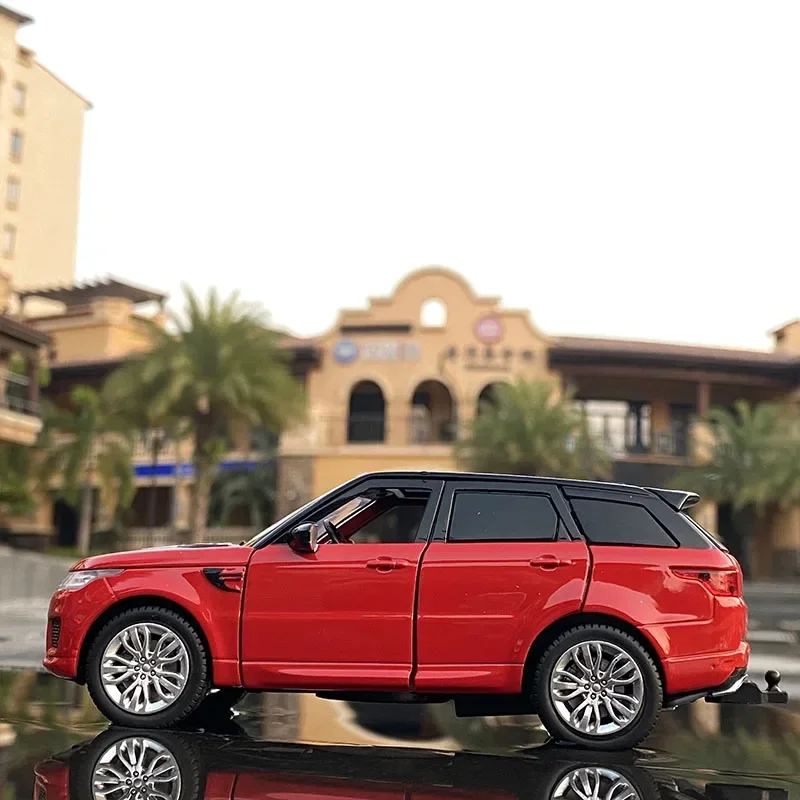1:32 Range Rover Sports SUV Diecast Model 4 1:32 Range Rover Sports SUV Diecast Model - Image 4