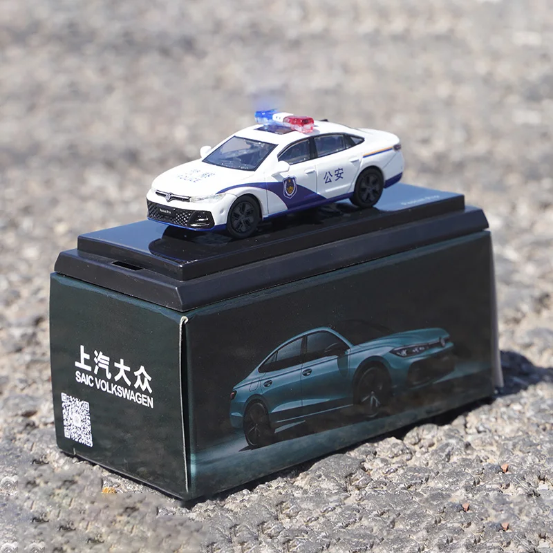 1:64 Scale White SUV Diecast Model Car 4 1:64 Scale White SUV Diecast Model Car - Image 4