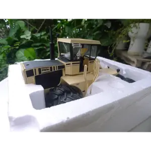 Big Bud 525/84 1:32 Scale Diecast Model 10 S8c6cdd2cb1d74f5385ffcfa5a457a021r