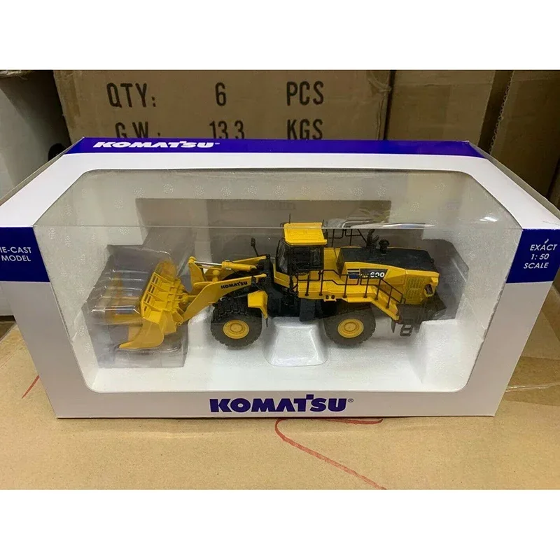 Komatsu WA600-8 Diecast Model with Accessories 5 Komatsu WA600-8 Diecast Model with Accessories - Image 5