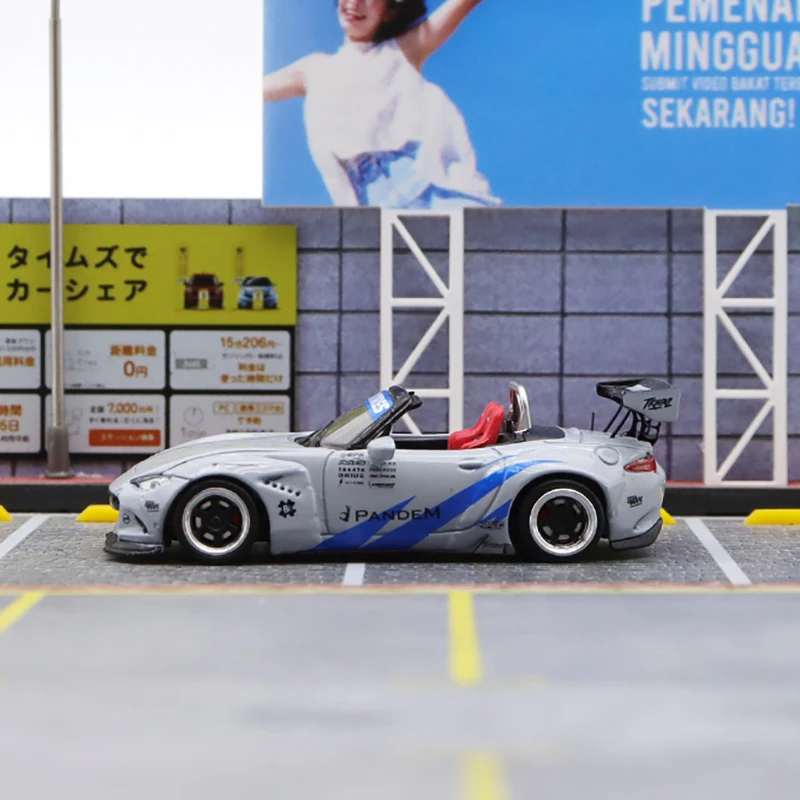 Diecast 1/64 Scale Mazda MX5 Rocket Rabbit Model 4 Diecast 1/64 Scale Mazda MX5 Rocket Rabbit Model - Image 4