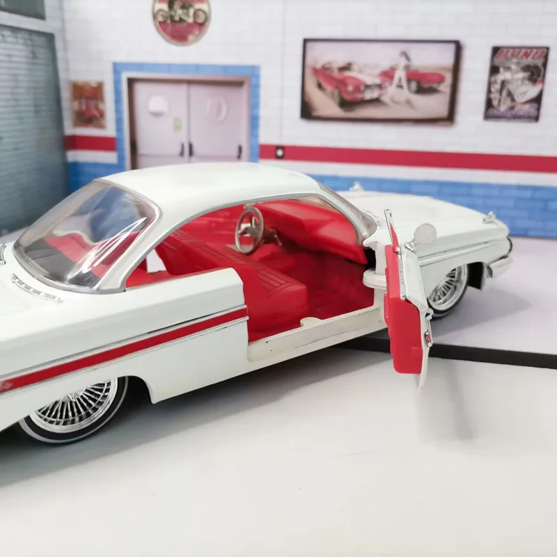 1961 Impala 1/24 Scale Diecast Model 4 1961 Impala 1/24 Scale Diecast Model - Image 4