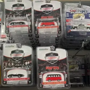 1956 Volkswagen 23-Window Microbus Model 1:64 9 S8f69cc06998e4b6bbe67dafedb7ea3c2m