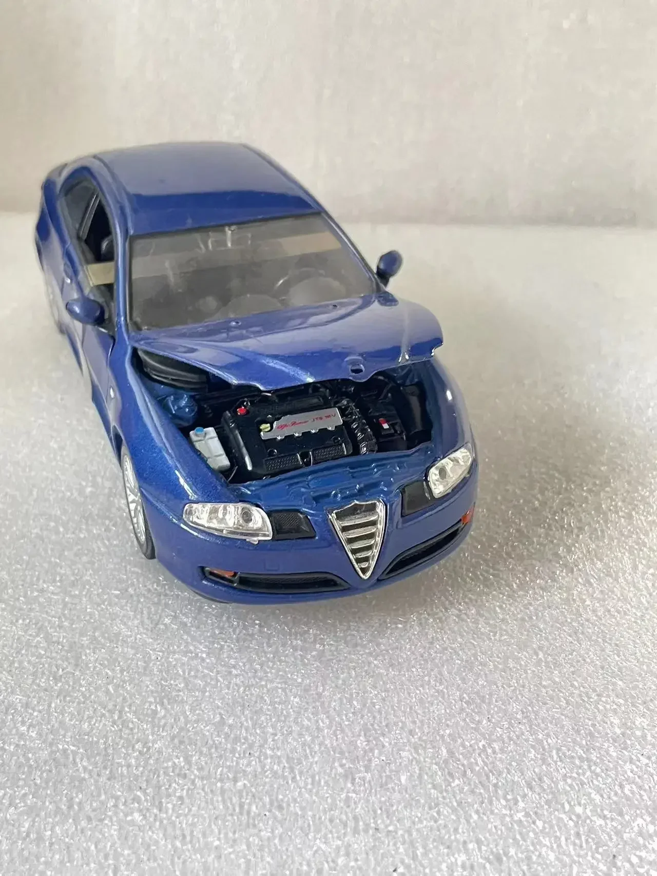 Alfa Romeo GT 1/24 Scale Diecast Model 7 Alfa Romeo GT 1/24 Scale Diecast Model - Image 7