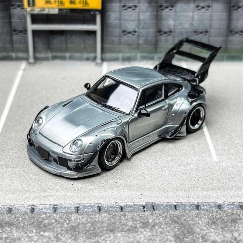 993 RWB Rotana 1:64 Scale Diecast Model 5 993 RWB Rotana 1:64 Scale Diecast Model - Image 5
