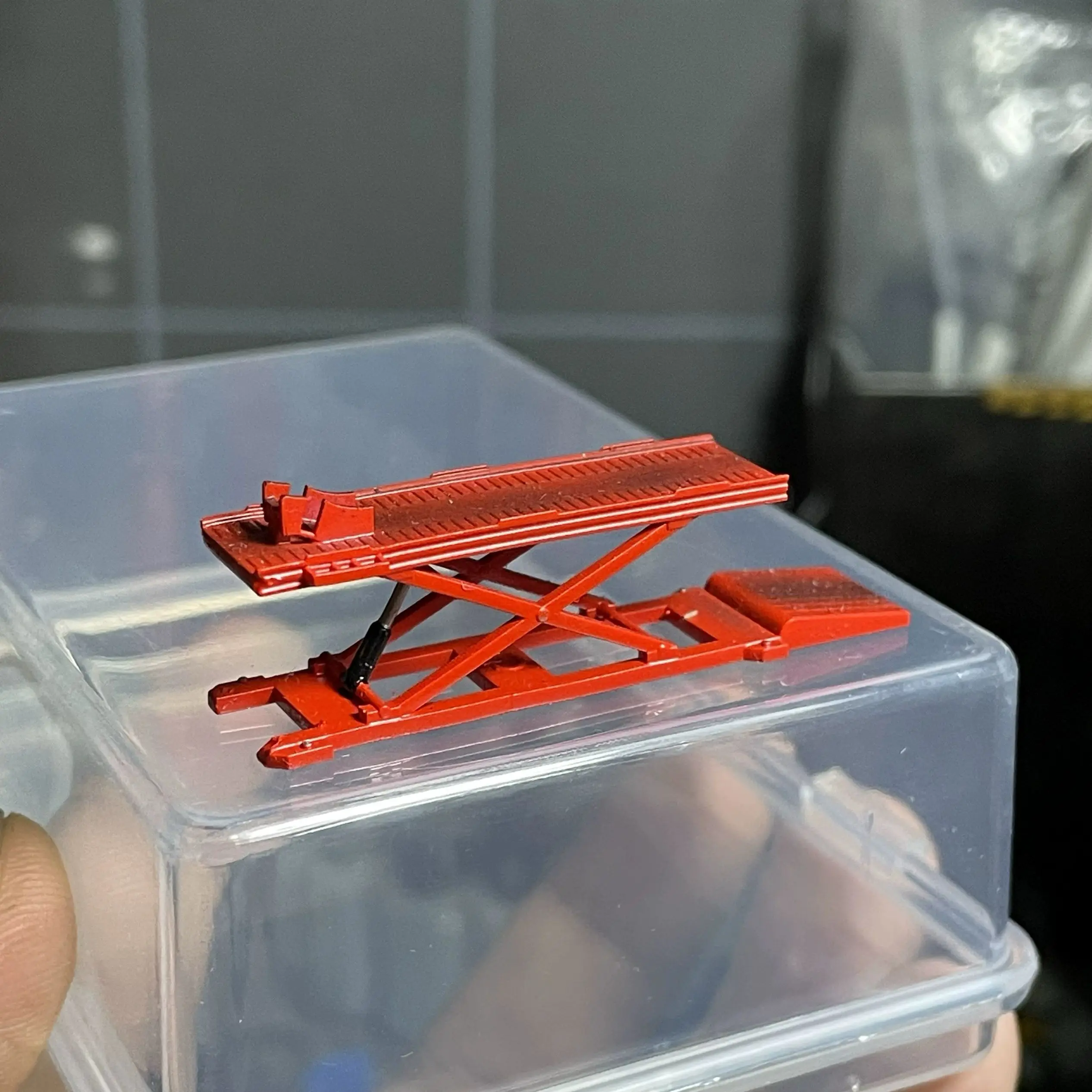 1/64 Motorcycle Lift Diorama Model with Bike 9 1/64 Motorcycle Lift Diorama Model with Bike - Image 9