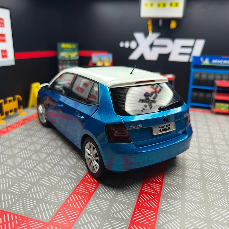 Skoda New Fabia 1:18 Diecast Model Car 5 Skoda New Fabia 1:18 Diecast Model Car - Image 5