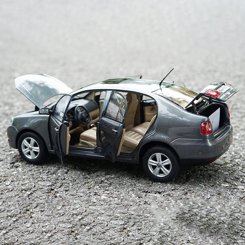 Diecast 1/18 Scale VW Polo Model Vehicle 5 Diecast 1/18 Scale VW Polo Model Vehicle - Image 5