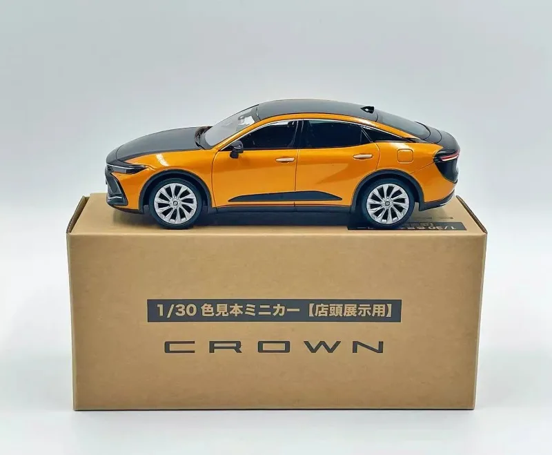 Toyota Crown Diecast Model 1:30 Scale Vehicle 6 Toyota Crown Diecast Model 1:30 Scale Vehicle - Image 6