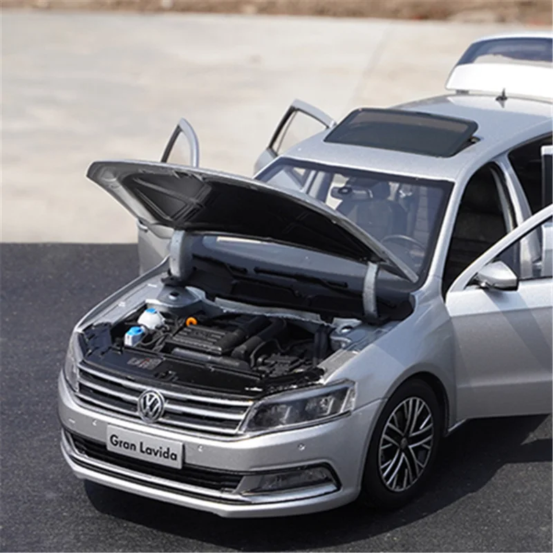 VW Gran Lavida 1:18 Diecast Model Silver 5 VW Gran Lavida 1:18 Diecast Model Silver - Image 5