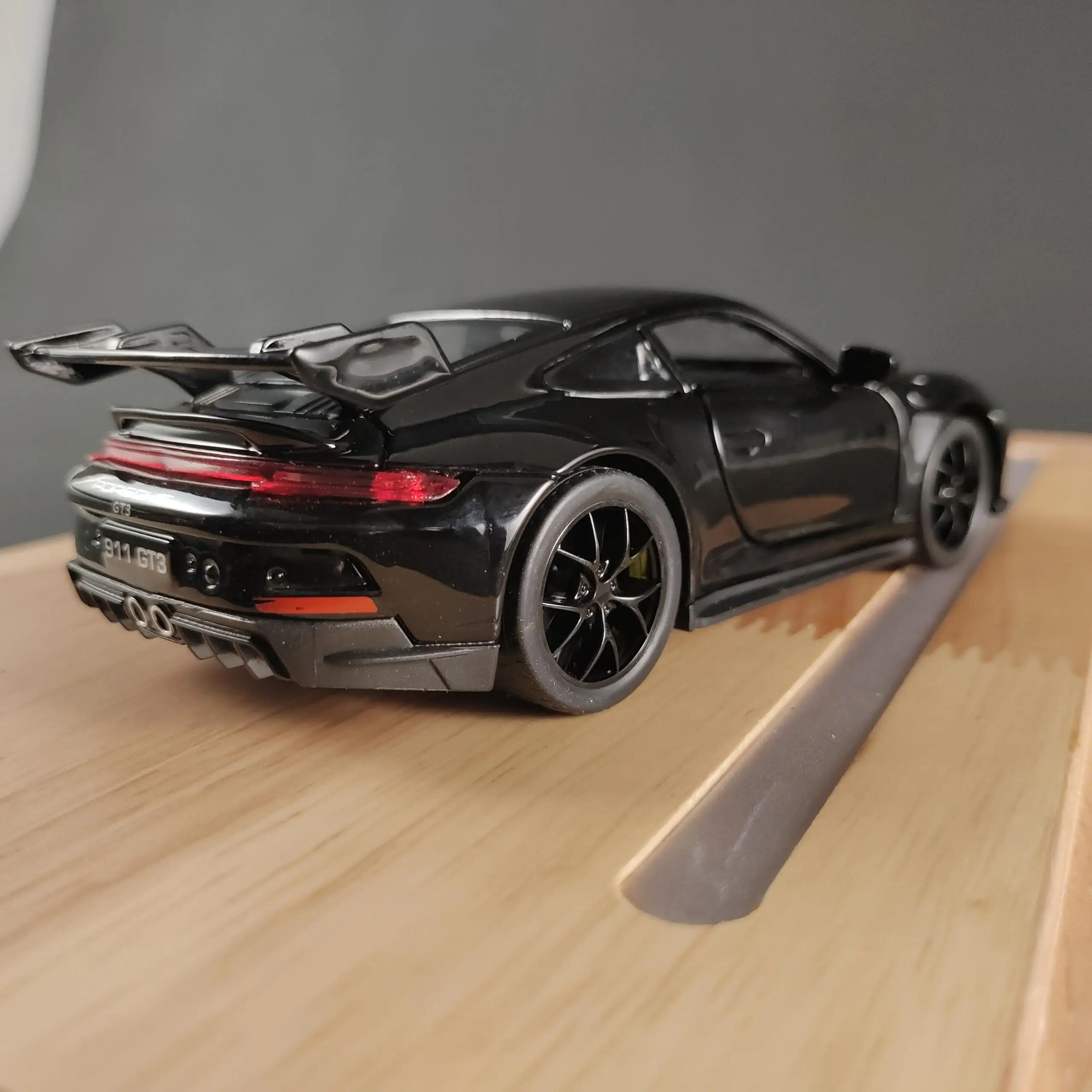Porsche 911 GT3 RS 1:32 Diecast Model Car 2 Porsche 911 GT3 RS 1:32 Diecast Model Car - Image 2