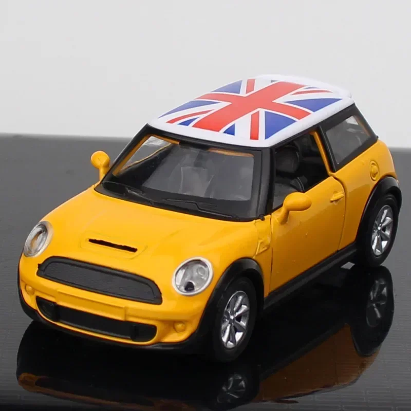 1:36 Scale Diecast Mini Cooper Model Red/White 8 1:36 Scale Diecast Mini Cooper Model Red/White - Image 8