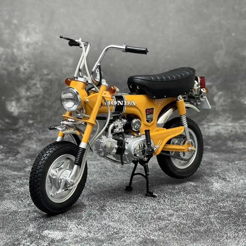 Diecast Model 1969 Honda DAX ST50 1:10 Scale 4 Diecast Model 1969 Honda DAX ST50 1:10 Scale - Image 4