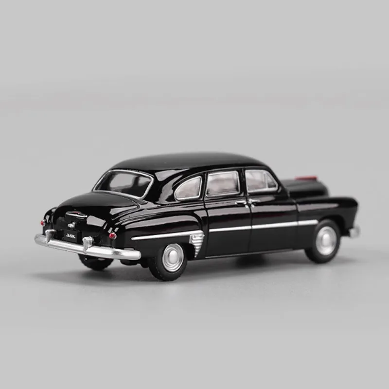 1:64 Scale GAZ-12 ZIM Model Car 5 1:64 Scale GAZ-12 ZIM Model Car - Image 5