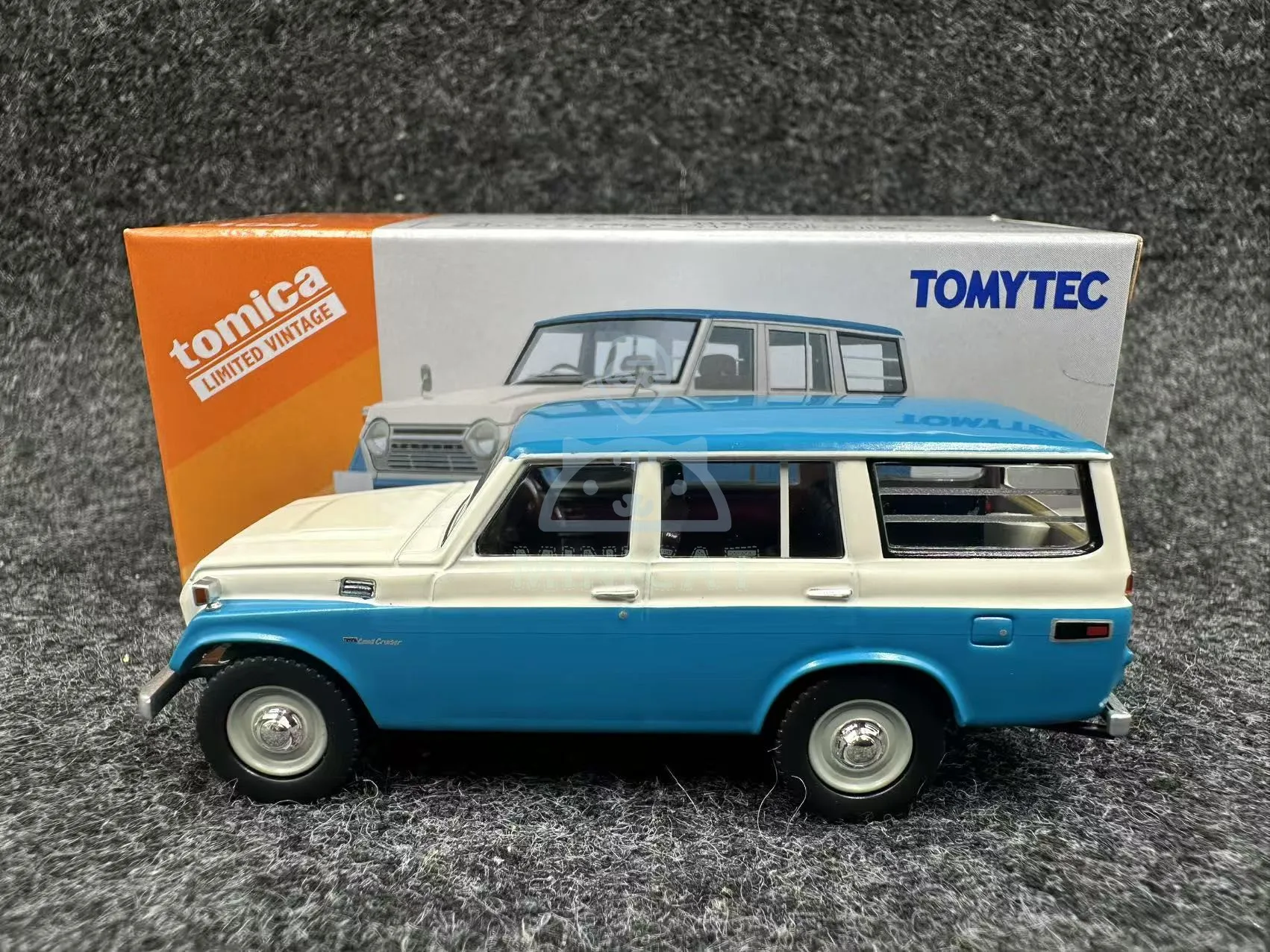 Toyota LandCruiser FJ56V Diecast Model 1/64 Scale 3 Toyota LandCruiser FJ56V Diecast Model 1/64 Scale - Image 3