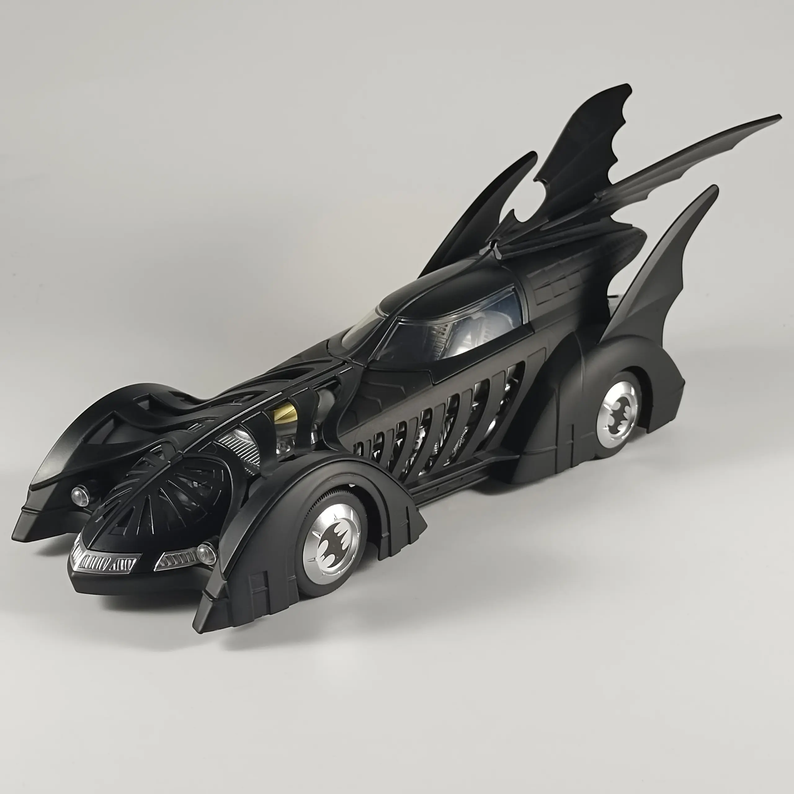 1/18 Scale Diecast 1995 Batmobile Model 5 1/18 Scale Diecast 1995 Batmobile Model - Image 5