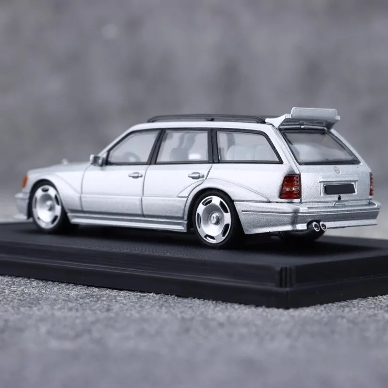 Benz S124 MODEII EVO2 Diecast Model Collection 6 Benz S124 MODEII EVO2 Diecast Model Collection - Image 6