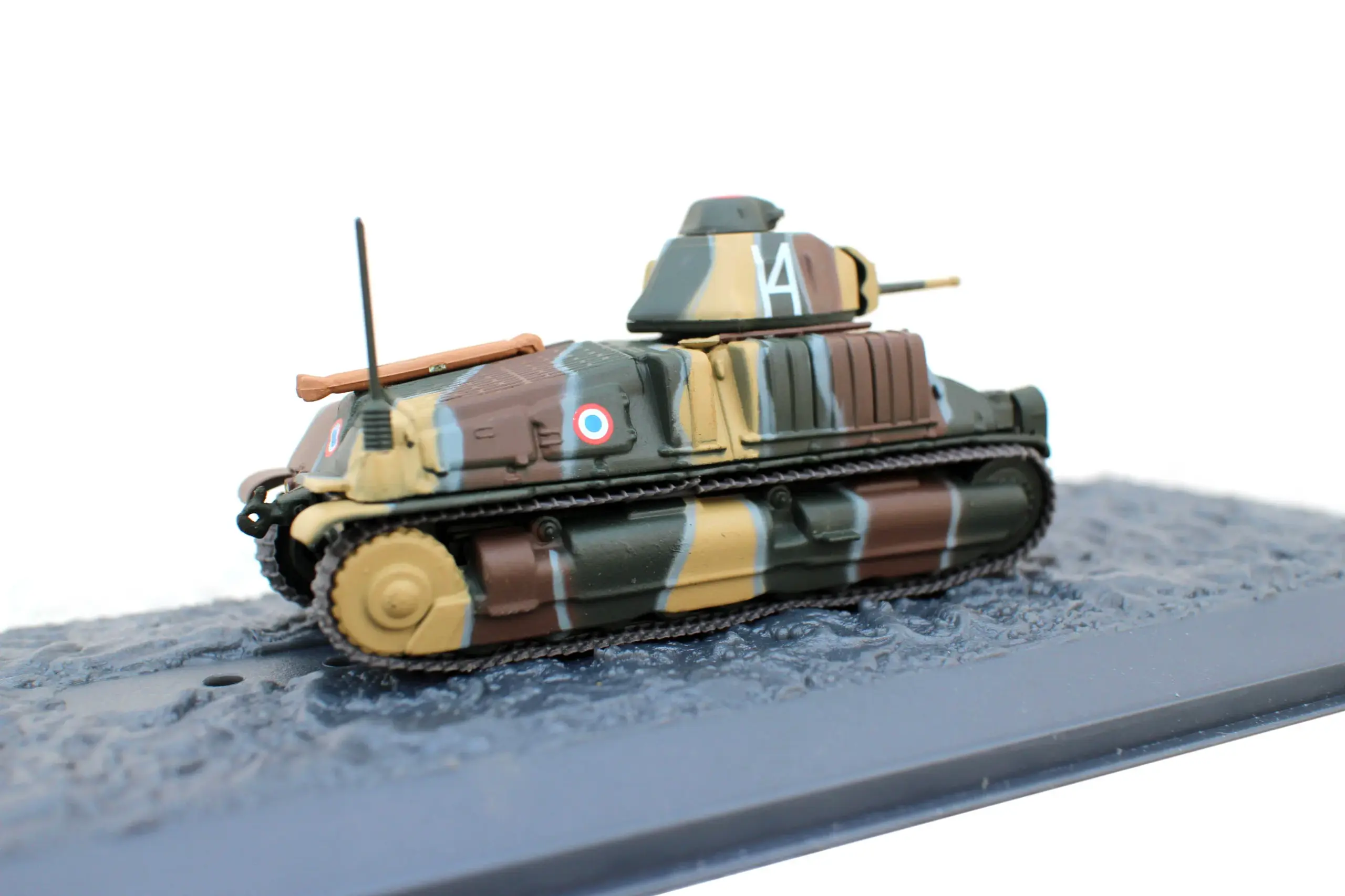 1/72 Scale French S35 Tank Model 1940 5 1/72 Scale French S35 Tank Model 1940 - Image 5