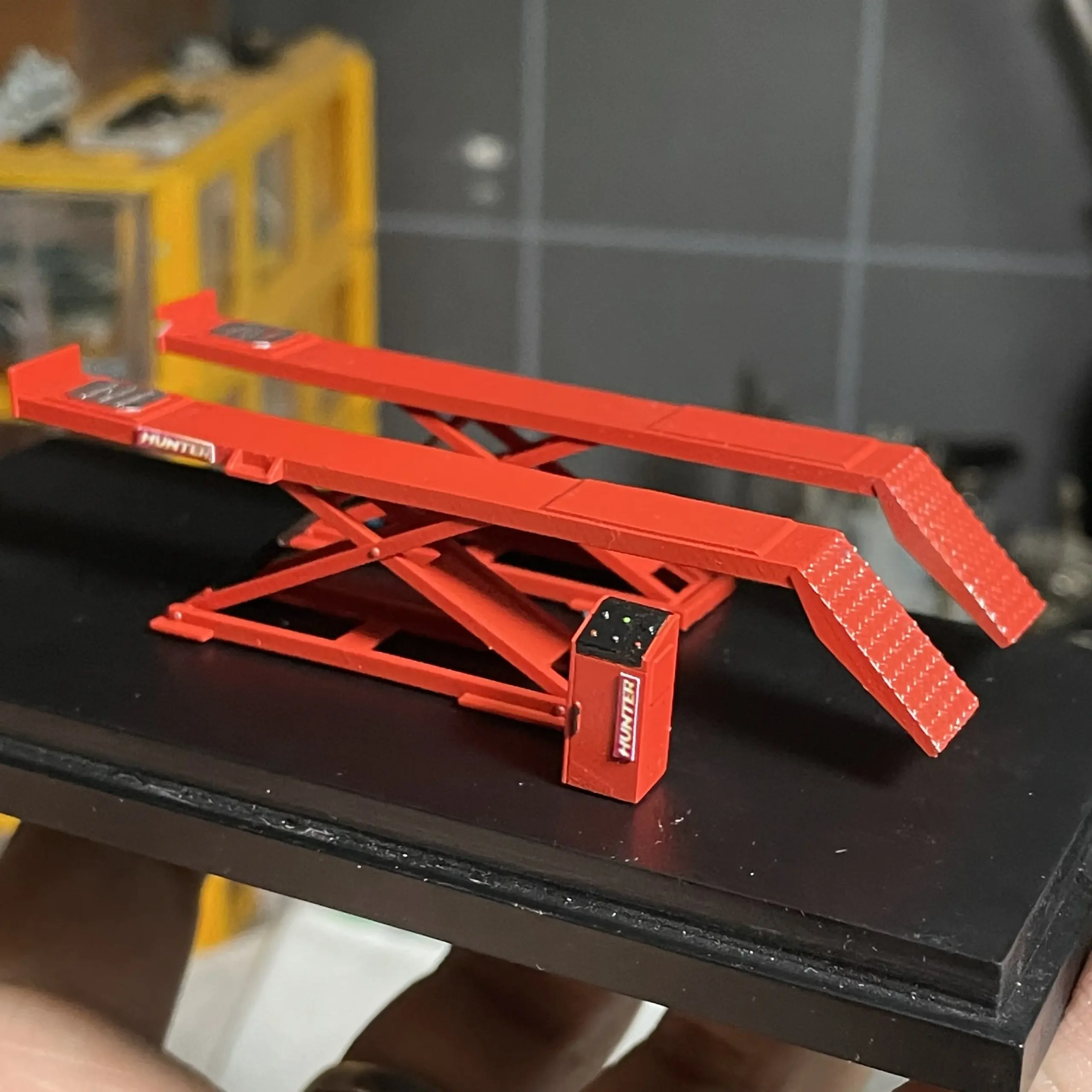 1:64 Scale Auto Repair Garage Diorama Model 9 1:64 Scale Auto Repair Garage Diorama Model - Image 9