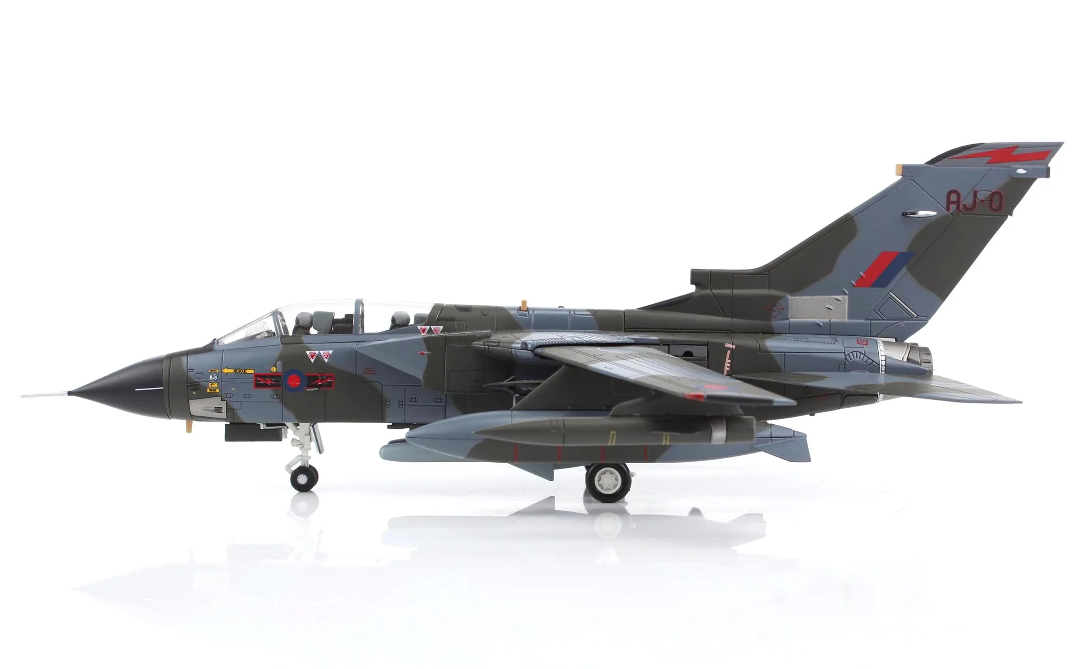 1/72 UK Tornado GR.1B AJ-Q/ZA456 Diecast Model 6 1/72 UK Tornado GR.1B AJ-Q/ZA456 Diecast Model - Image 6