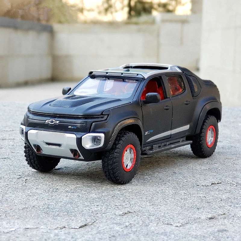 Chevrolet Colorado ZH2 Diecast Model 1:32 Scale 8 Chevrolet Colorado ZH2 Diecast Model 1:32 Scale - Image 8