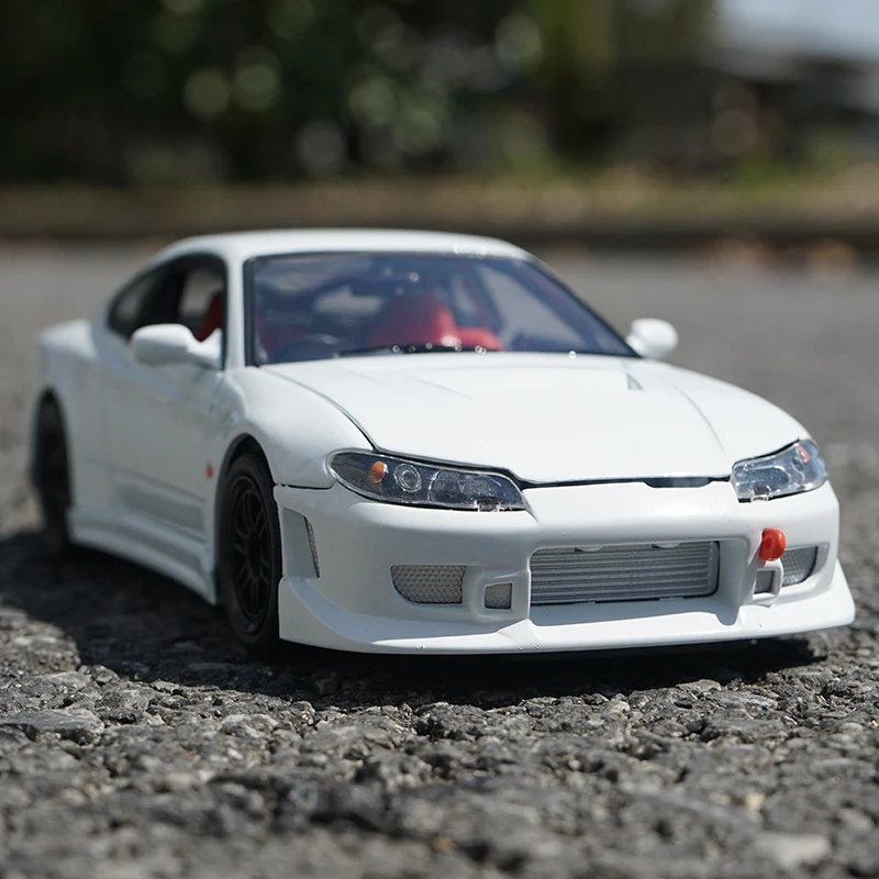 Nissan Silvia S15 1:24 Diecast Model Car 3 Nissan Silvia S15 1:24 Diecast Model Car - Image 3