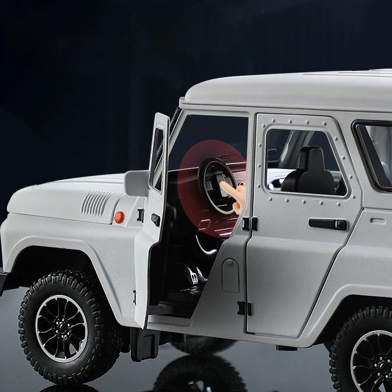 1/18 Scale UAZ Hunter Alloy Car Model 3 1/18 Scale UAZ Hunter Alloy Car Model - Image 3