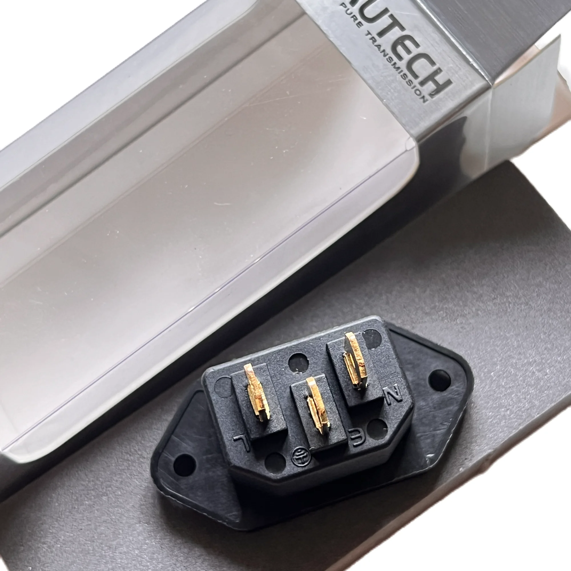 FI-06(G) 3-Pin IEC Inlet Socket 15A/250V 5 FI-06(G) 3-Pin IEC Inlet Socket 15A/250V - Image 5