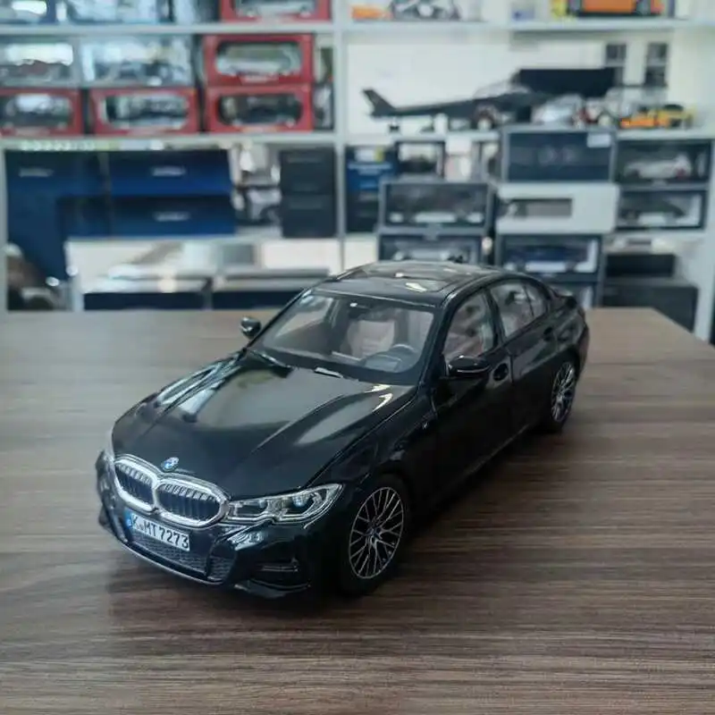 BMW 330i 1/18 Scale Diecast Model Car 7 BMW 330i 1/18 Scale Diecast Model Car - Image 7