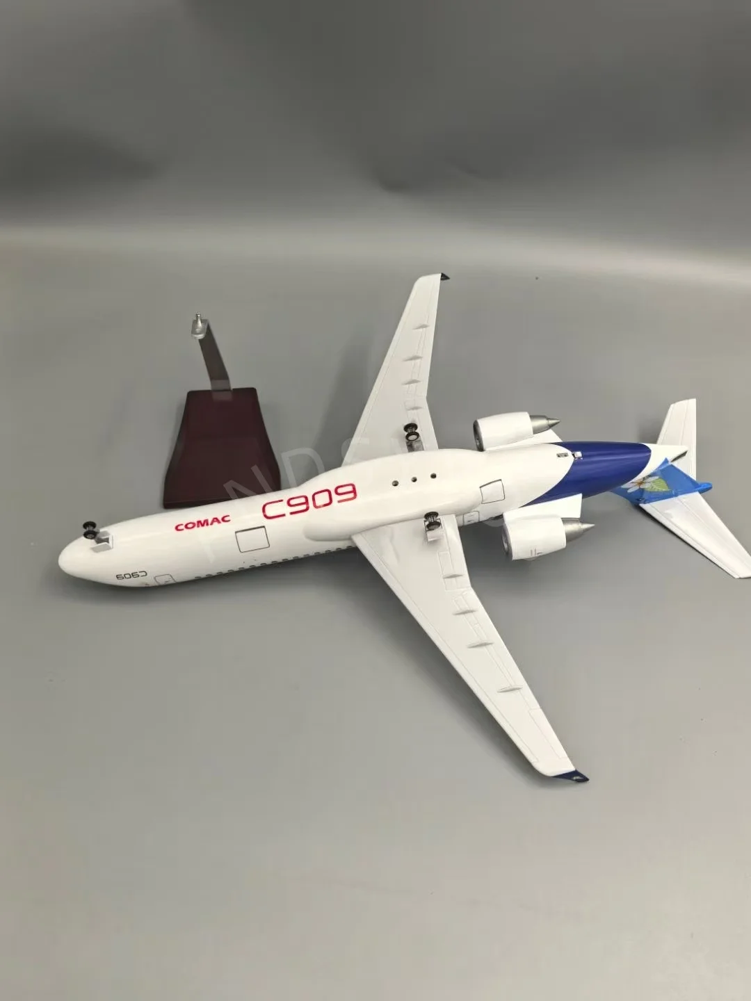47cm C909 Lao Airlines Model Airplane 1/70 Scale 6 47cm C909 Lao Airlines Model Airplane 1/70 Scale - Image 6