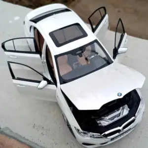 BMW 330i 1/18 Scale Diecast Model Car 11 Sa6ee031479d94a57b9100bda3007367dB