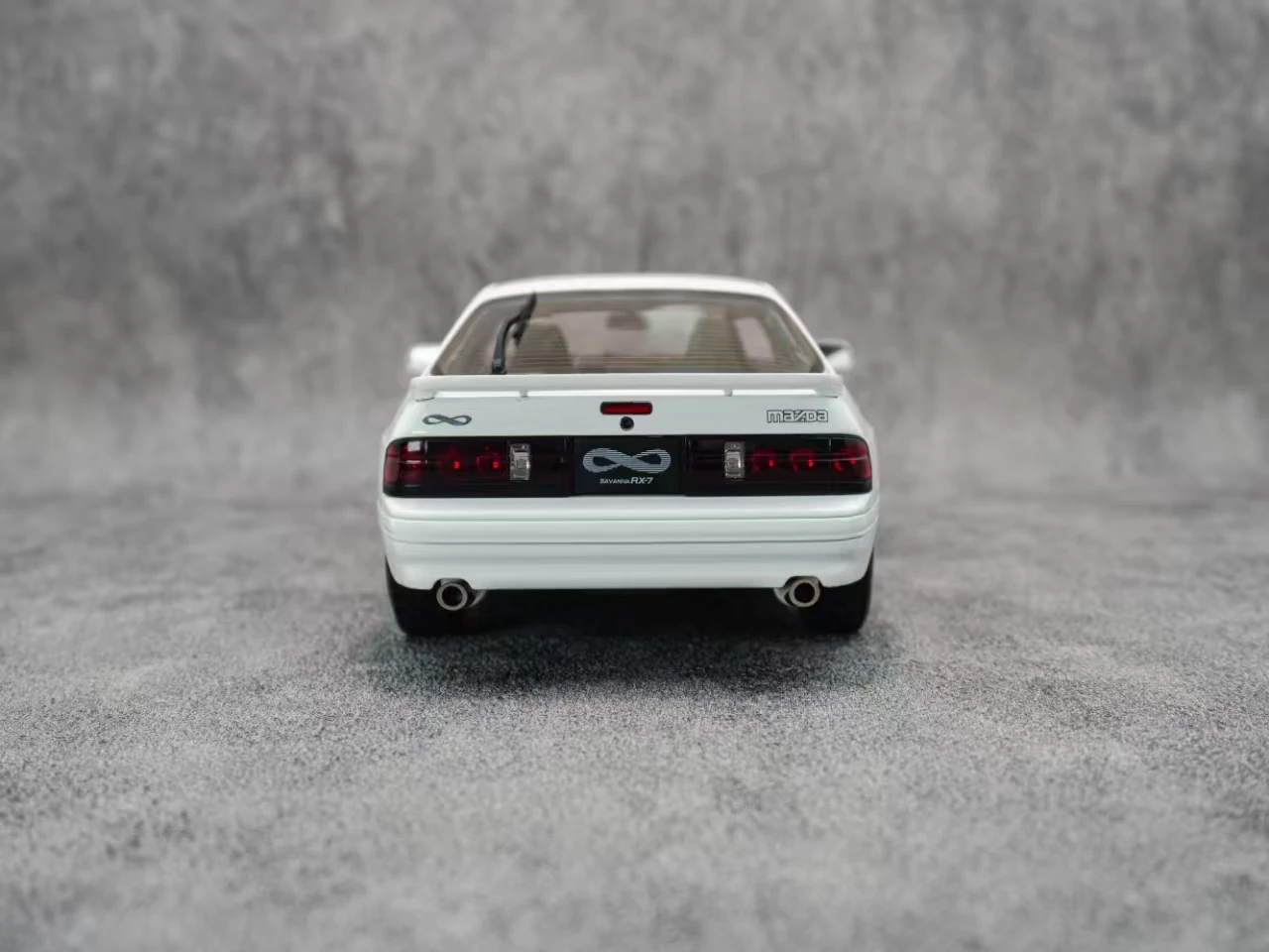 1:18 Scale RX-7 Savanna Diecast Model Car 3 1:18 Scale RX-7 Savanna Diecast Model Car - Image 3